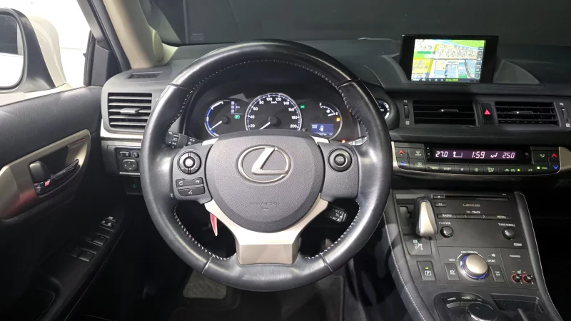 Lexus CT200h