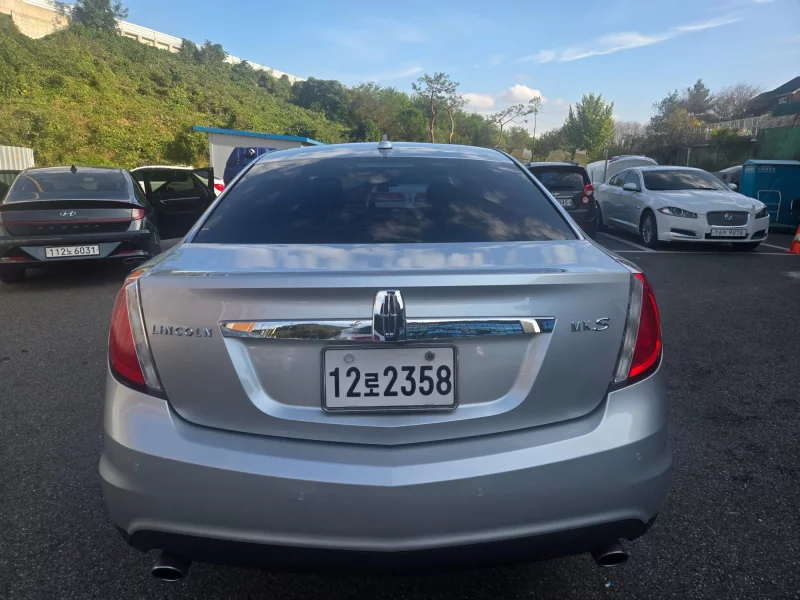 Lincoln MKS