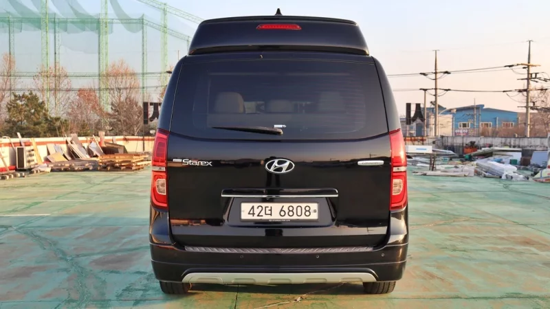 Hyundai Starex
