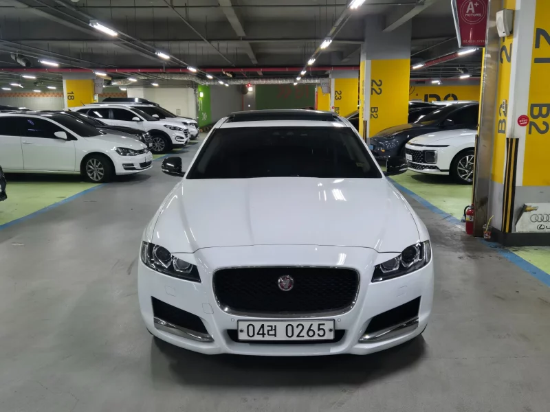 Jaguar XF