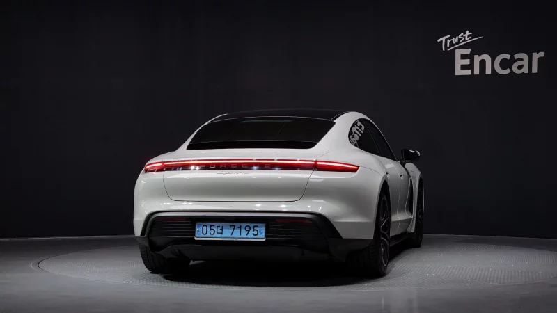 Porsche TAYCAN