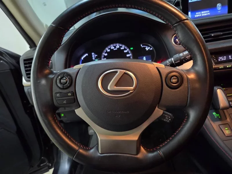 Lexus CT200h