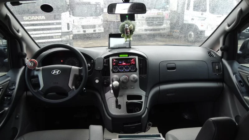 Hyundai Starex