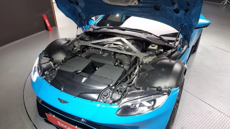 Aston Martin VANTAGE