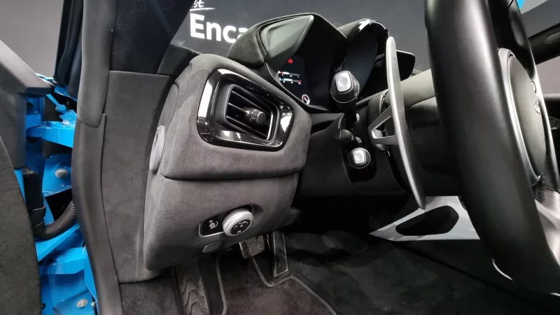 Aston Martin VANTAGE