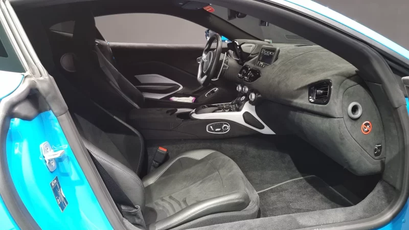 Aston Martin VANTAGE