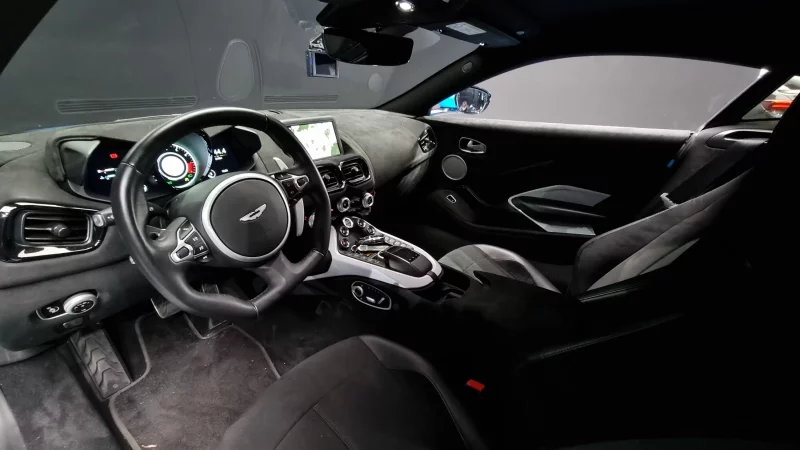 Aston Martin VANTAGE