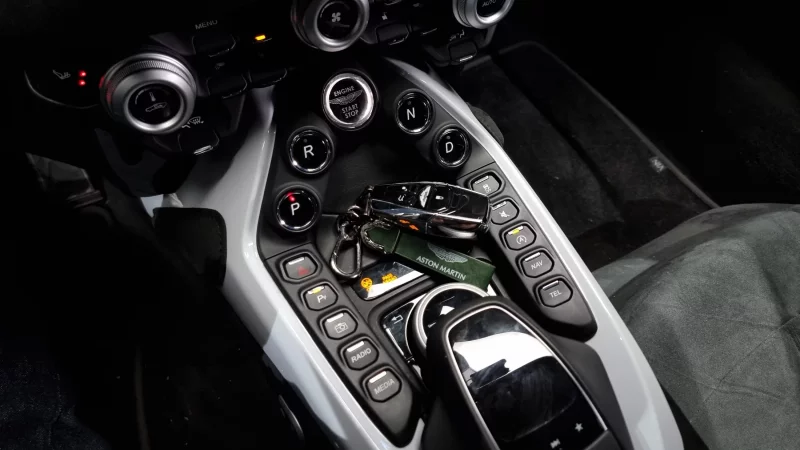 Aston Martin VANTAGE