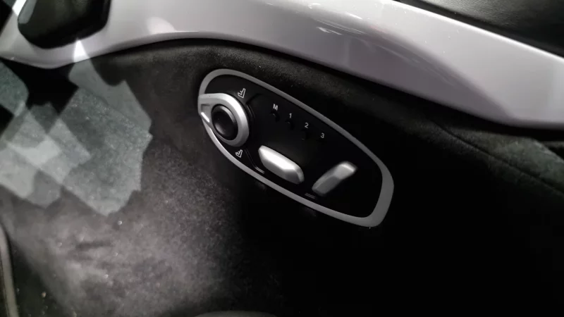 Aston Martin VANTAGE