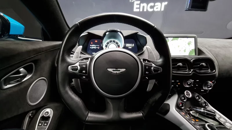 Aston Martin VANTAGE