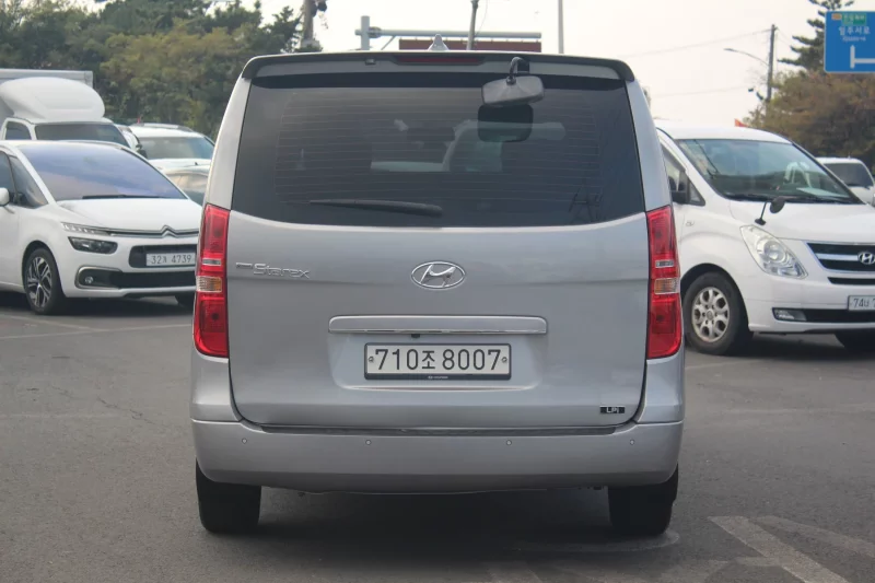 Hyundai Starex