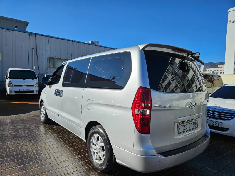 Hyundai Starex