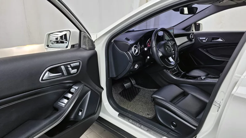 Mercedes-Benz GLA-Class