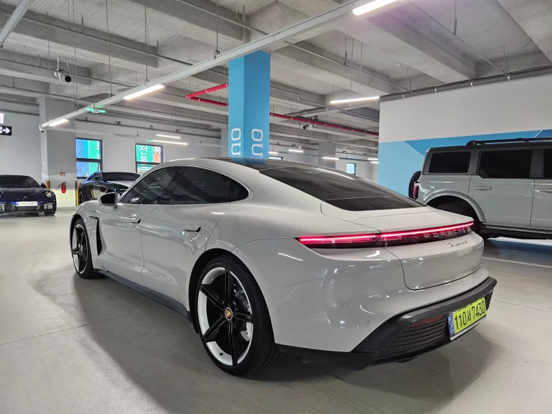 Porsche TAYCAN