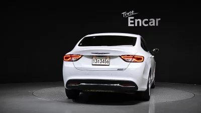 Chrysler 200