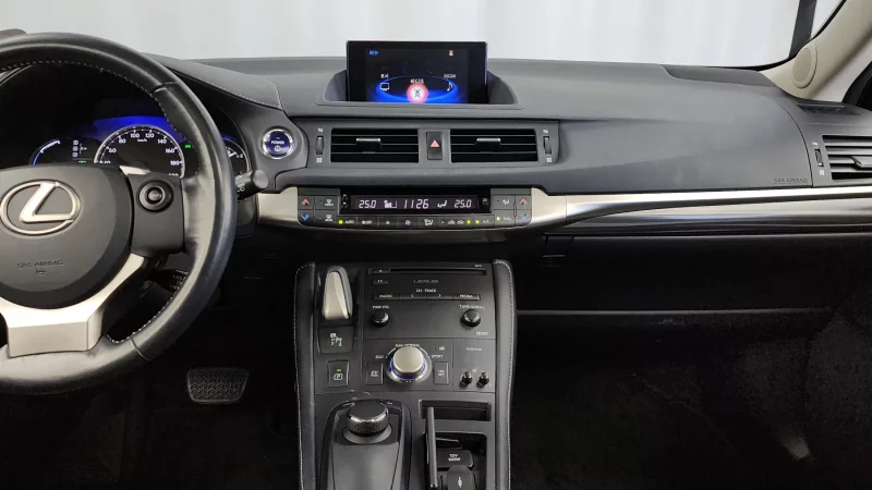 Lexus CT200h