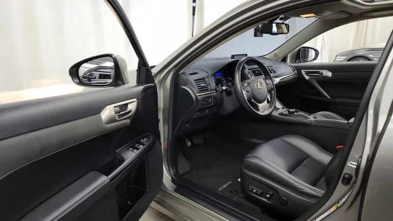 Lexus CT200h