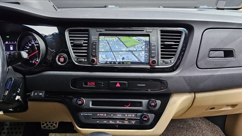 Kia Carnival