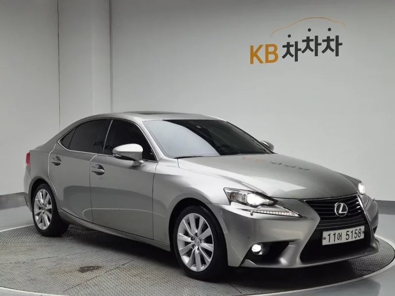 Lexus IS