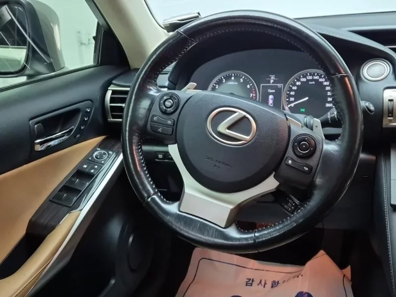 Lexus IS