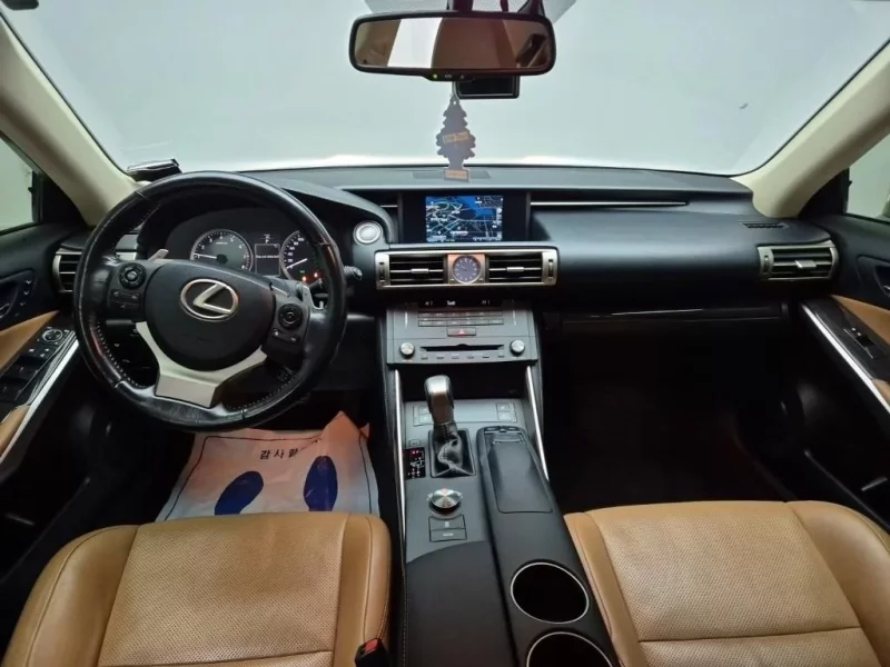 Lexus IS