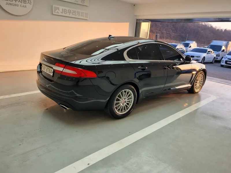 Jaguar XF