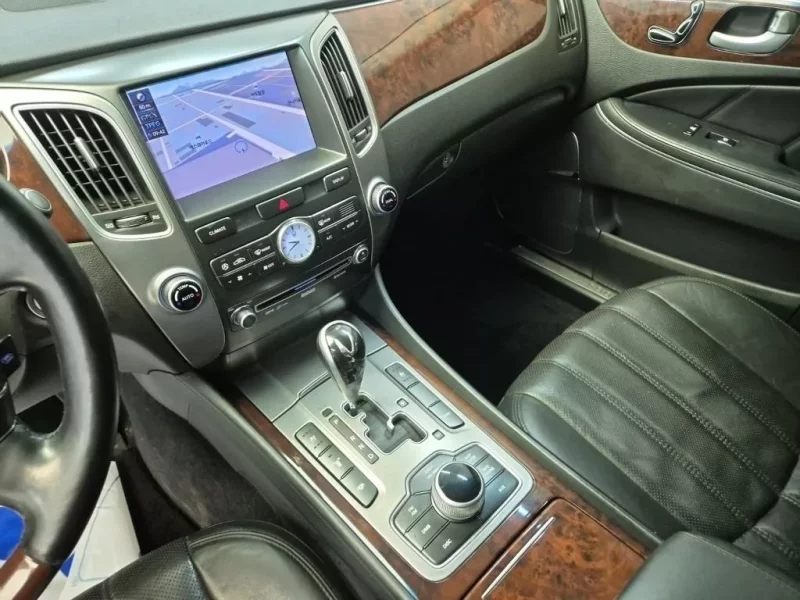 Hyundai Equus