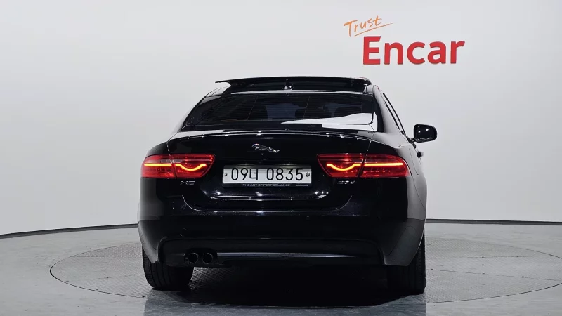 Jaguar XE