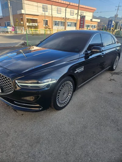 Genesis G90
