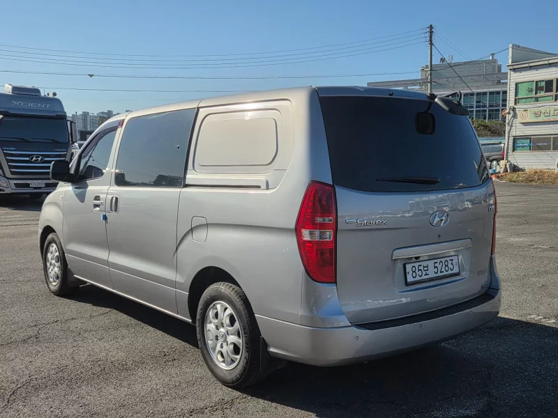 Hyundai Starex