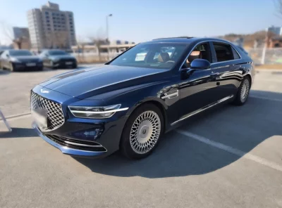Genesis G90