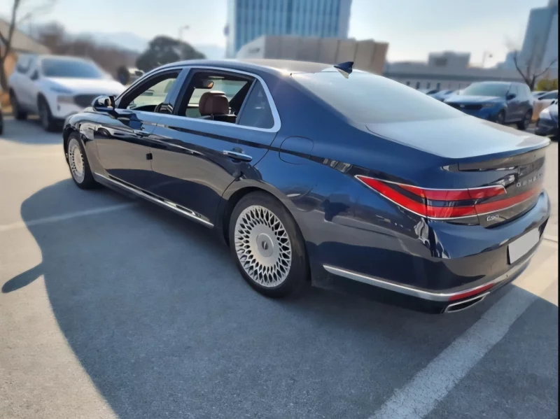 Genesis G90