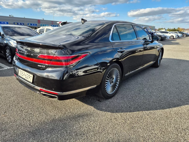 Genesis G90