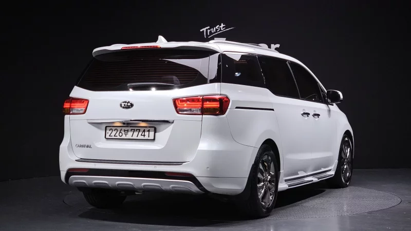 Kia Carnival