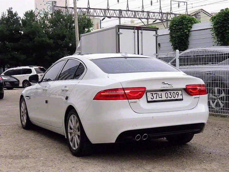 Jaguar XE