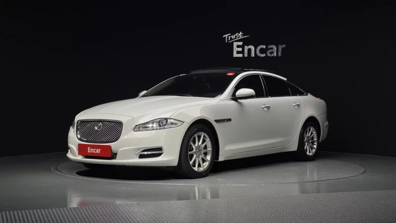 Jaguar XJ