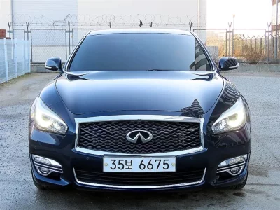 Infiniti Q70