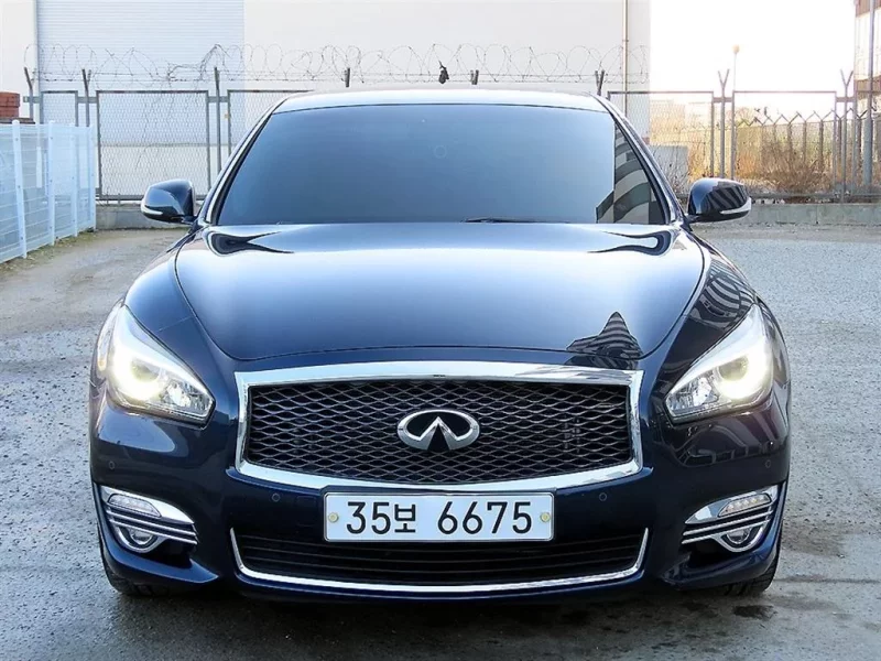 Infiniti Q70