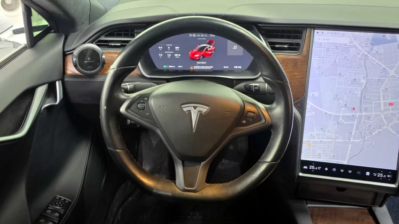 Tesla MODEL S