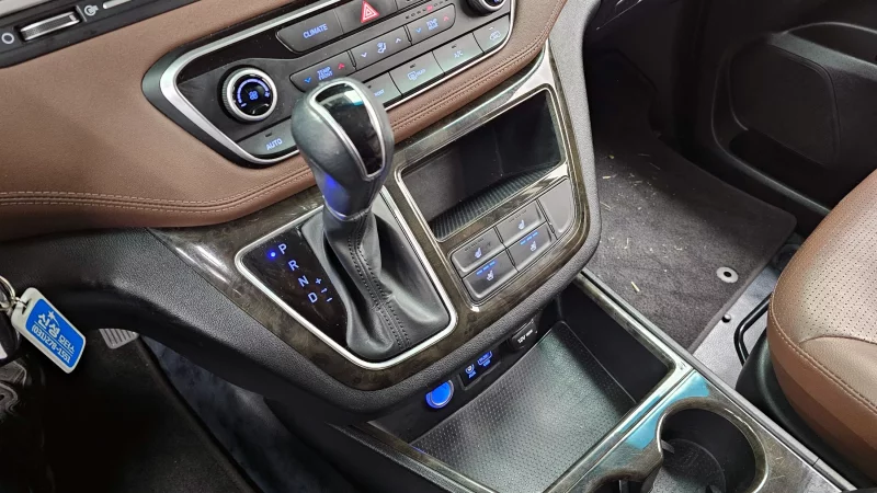Hyundai Starex