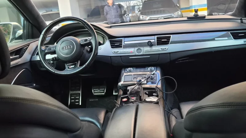 Audi S8