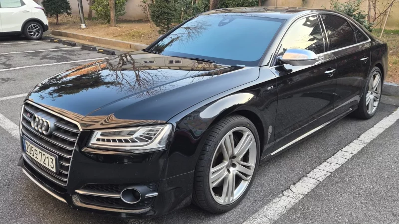 Audi S8
