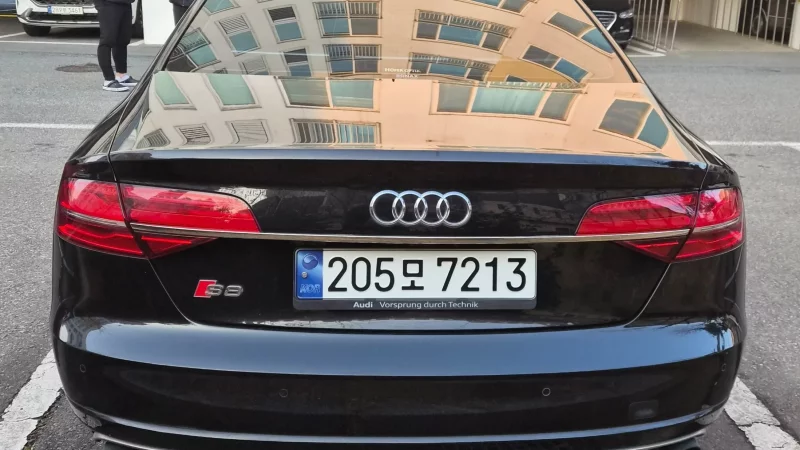 Audi S8