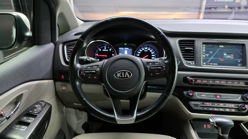 Kia Carnival