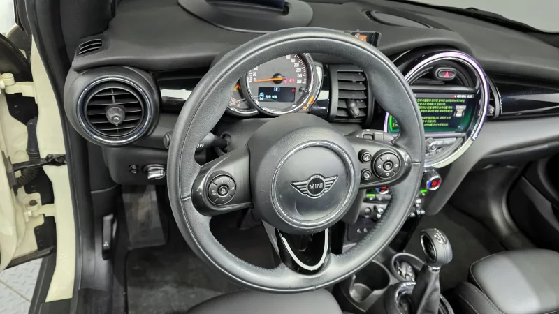 MINI Cooper Convertible