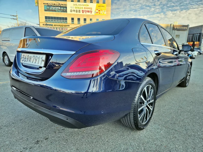 Mercedes-Benz C-Class