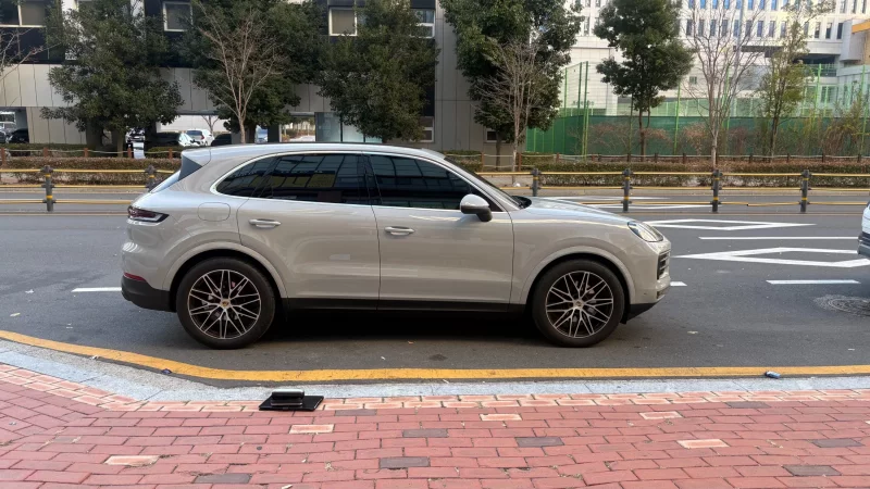 Porsche CAYENNE
