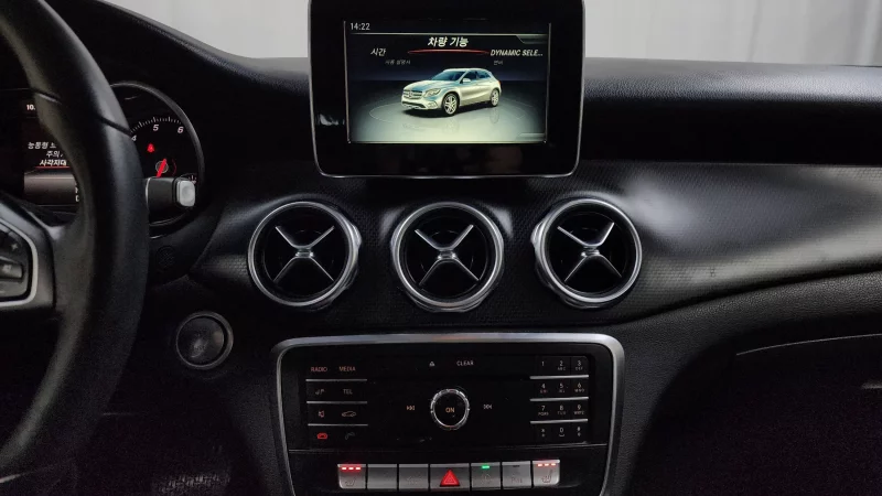 Mercedes-Benz GLA-Class