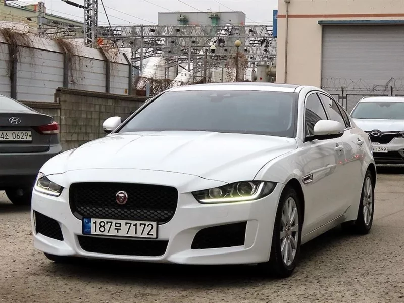 Jaguar XE