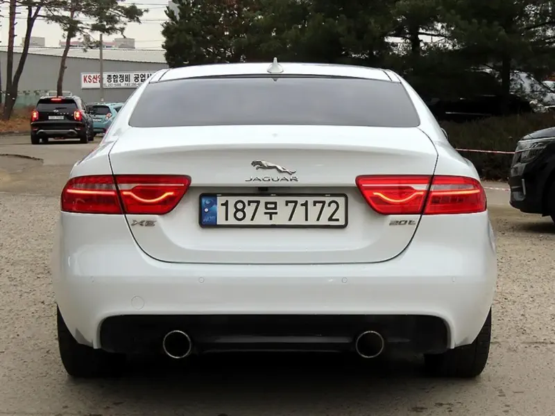 Jaguar XE